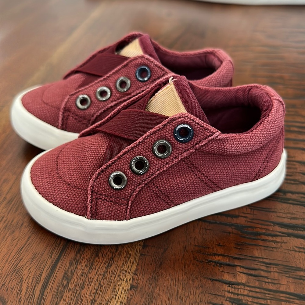 Cat & Jack size 5 slip on shoes